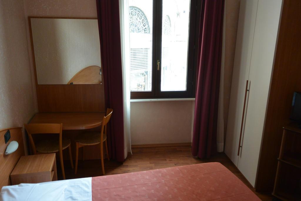Hotel Nuovo Милано Екстериор снимка