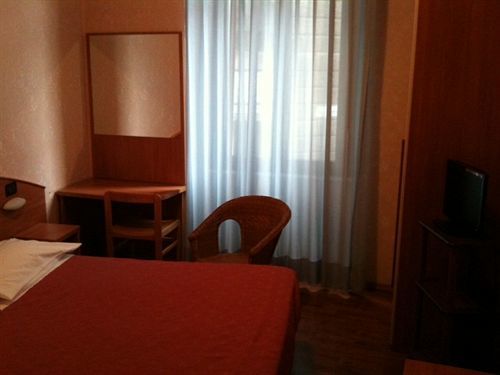 Hotel Nuovo Милано Екстериор снимка